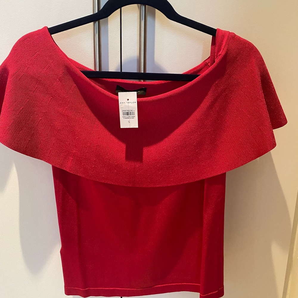 🔥NWT Ann Taylor pink off the shoulder top🔥